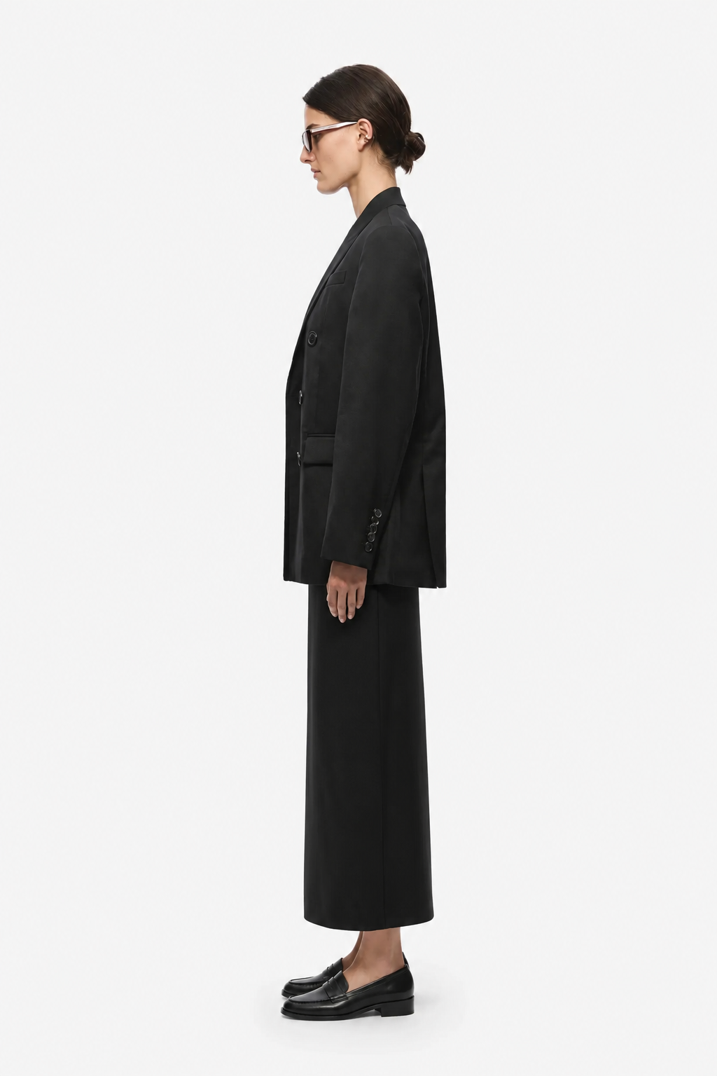 THE DREW black wool suiting blazer side view, long sleeves with button cuffs