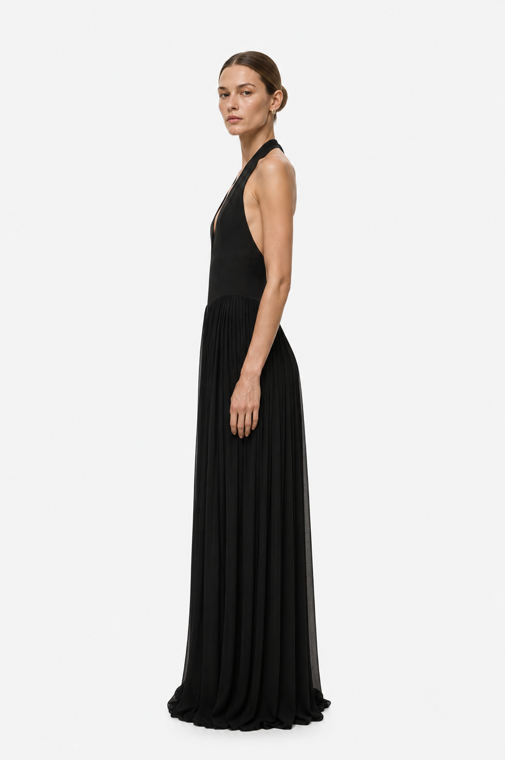 Black halter jersey maxi dress with V-neck and pleated skirt, sleeveless
