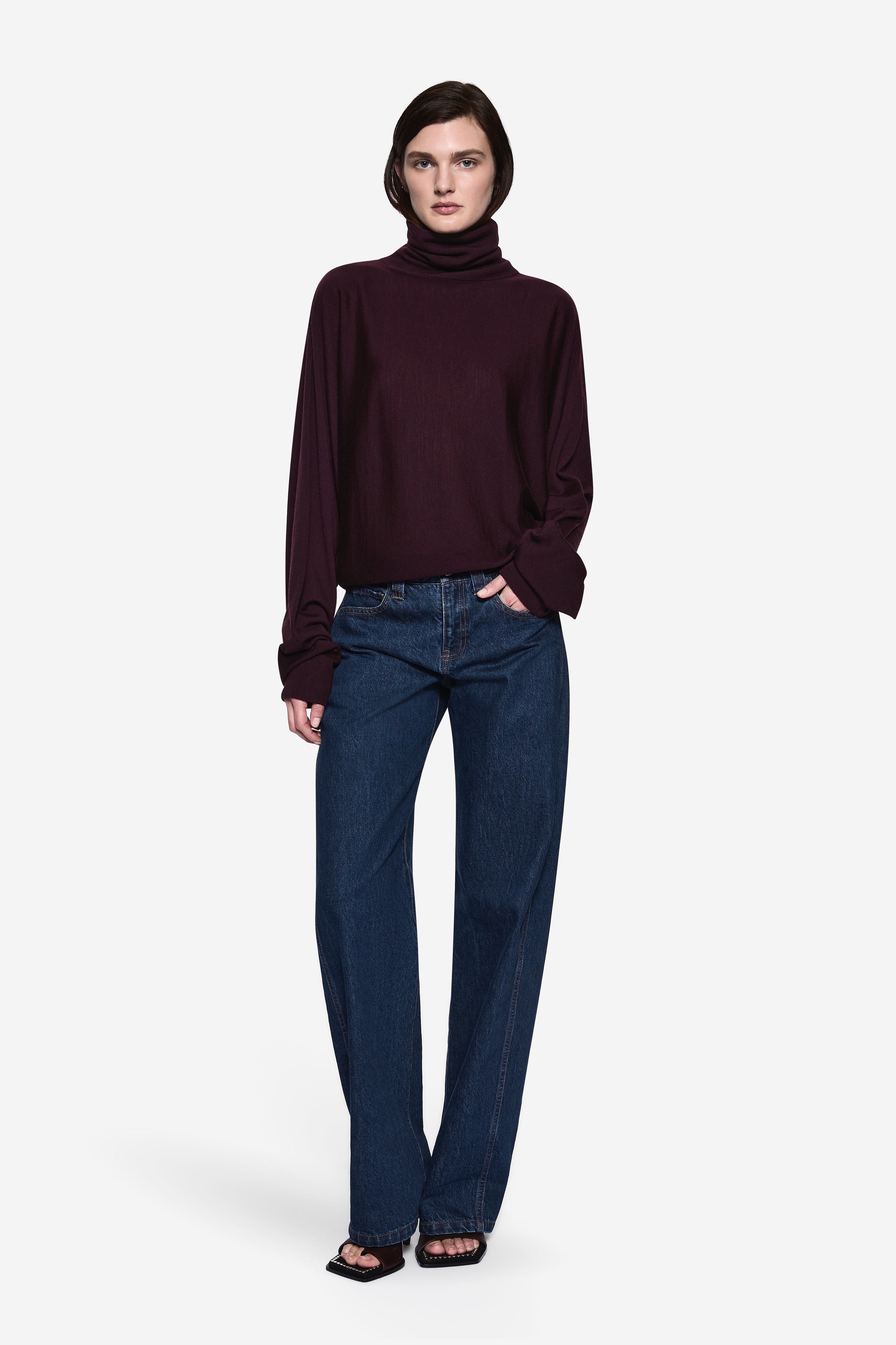 Eggplant merino high-neck sweater with long sleeves and ribbed turtleneck